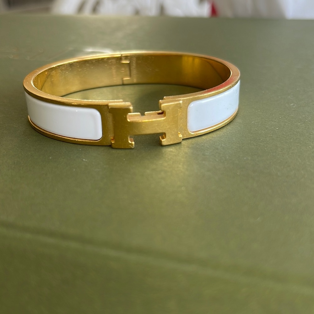✨ White & Gold Hermes Clic Clac Bracelet✨